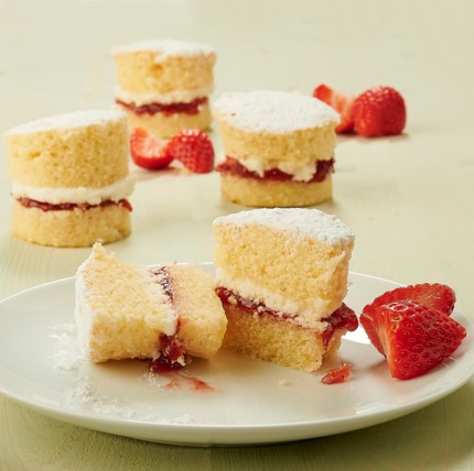 Mini Victoria sponges Fatherson Bakery Testimonial: mini sponges image